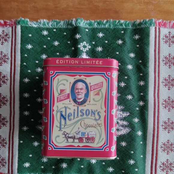 BUY ONE, GET ONE FREE TIN - Neilson's Crispy Crunch Vintage Limited Edition Tin - Picture 1 of 4